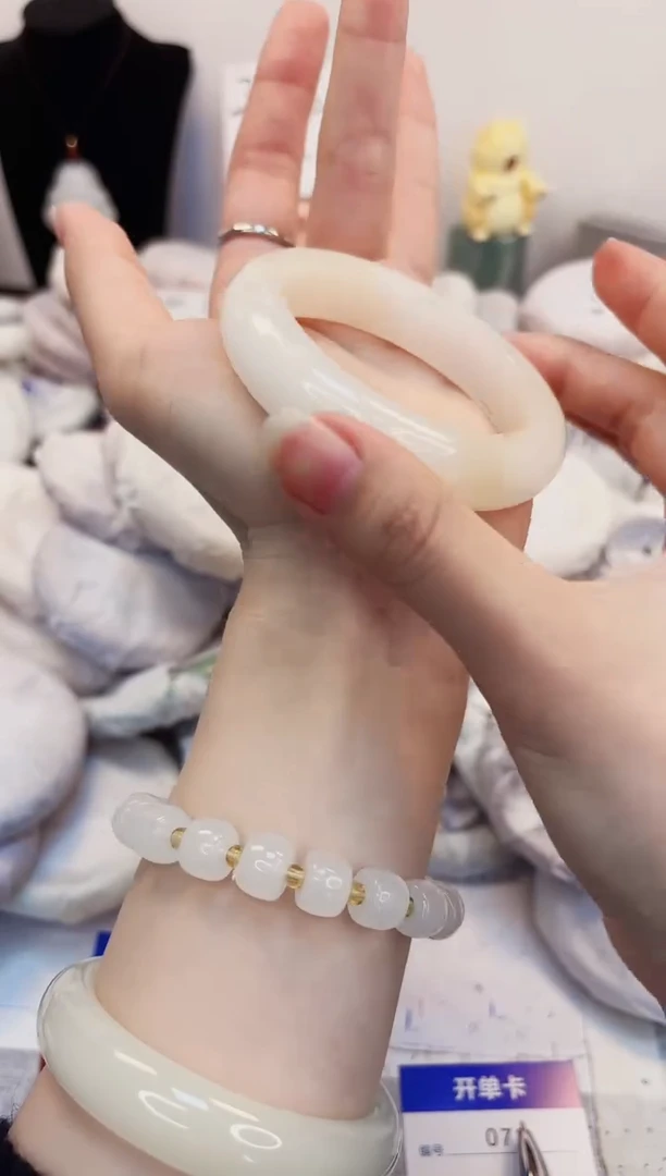 【闪购商品】石英质玉手镯未镶嵌72-财气镯-圈口55