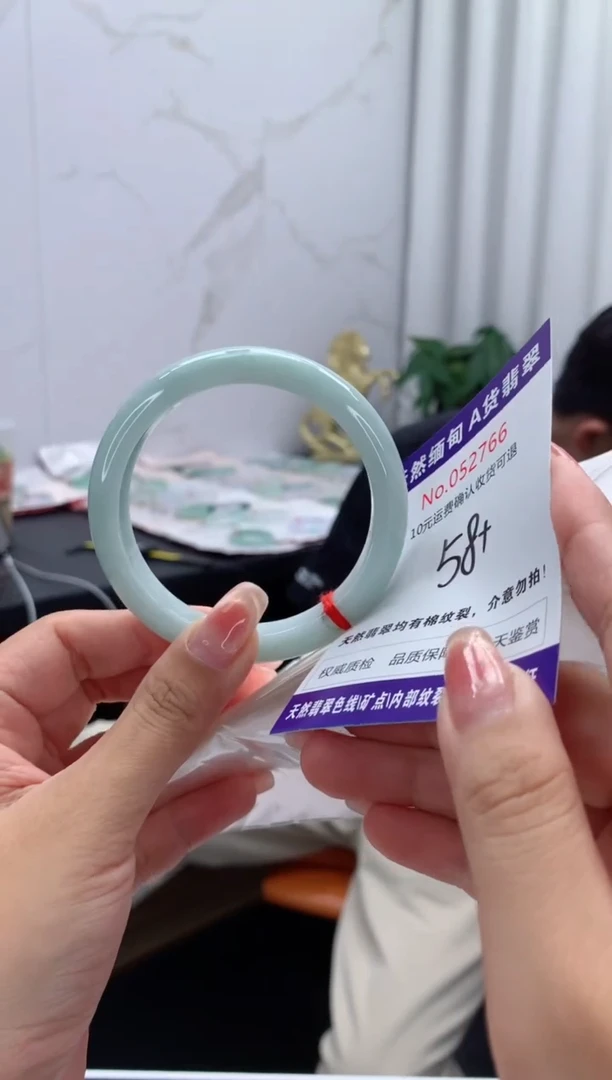 翡翠手镯未镶嵌有纹，完美者勿拍
