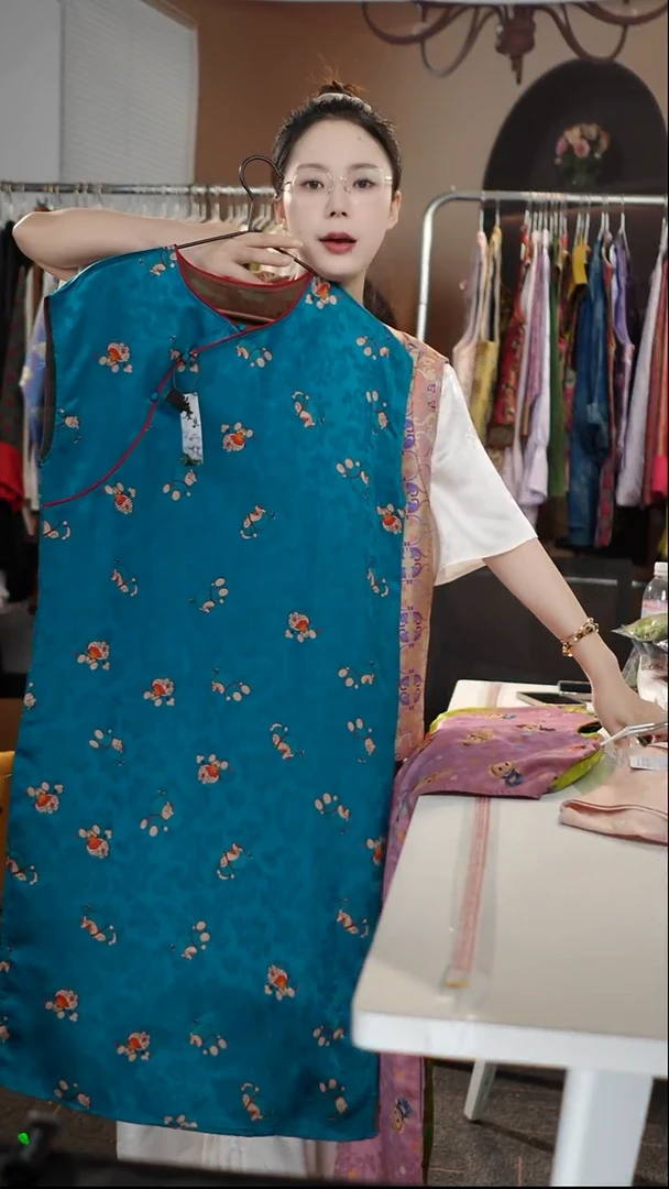 蓝叮当猫连衣裙