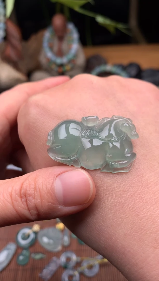 颈饰未镶嵌翡翠吊坠