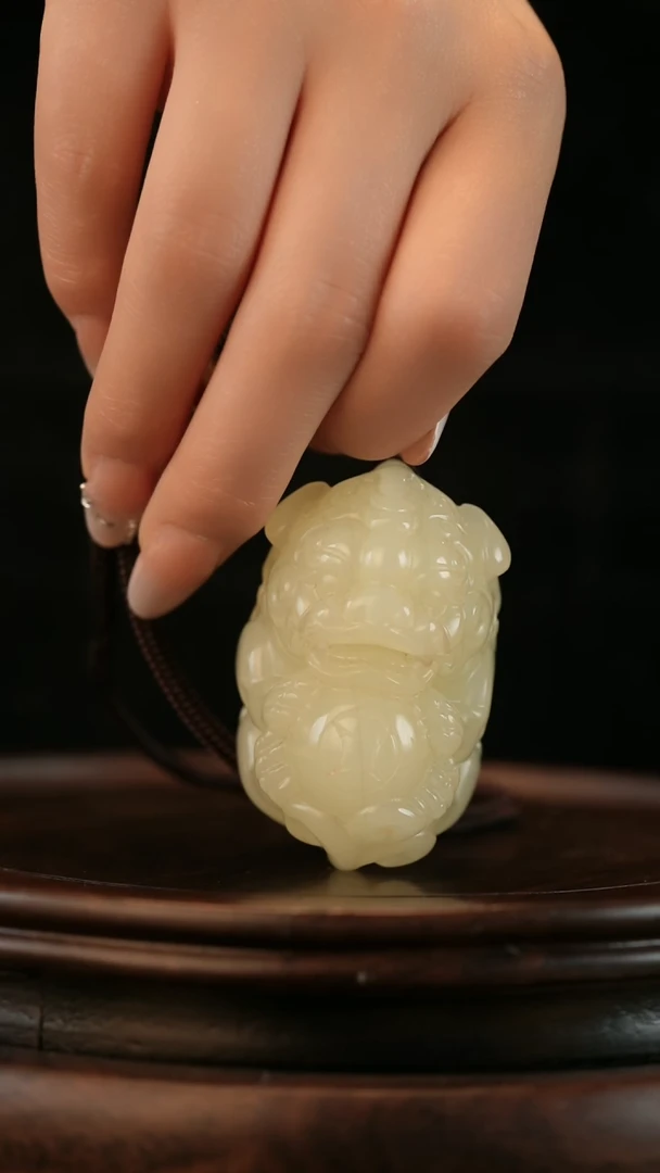 云南石竹叶青雕刻：有求必应