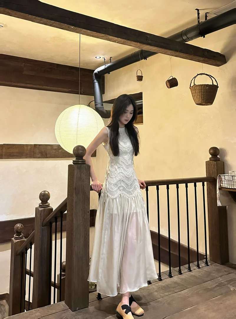 韩系蕾丝拼接连衣裙女2025春夏新款法式海边度假气质收腰背心长裙