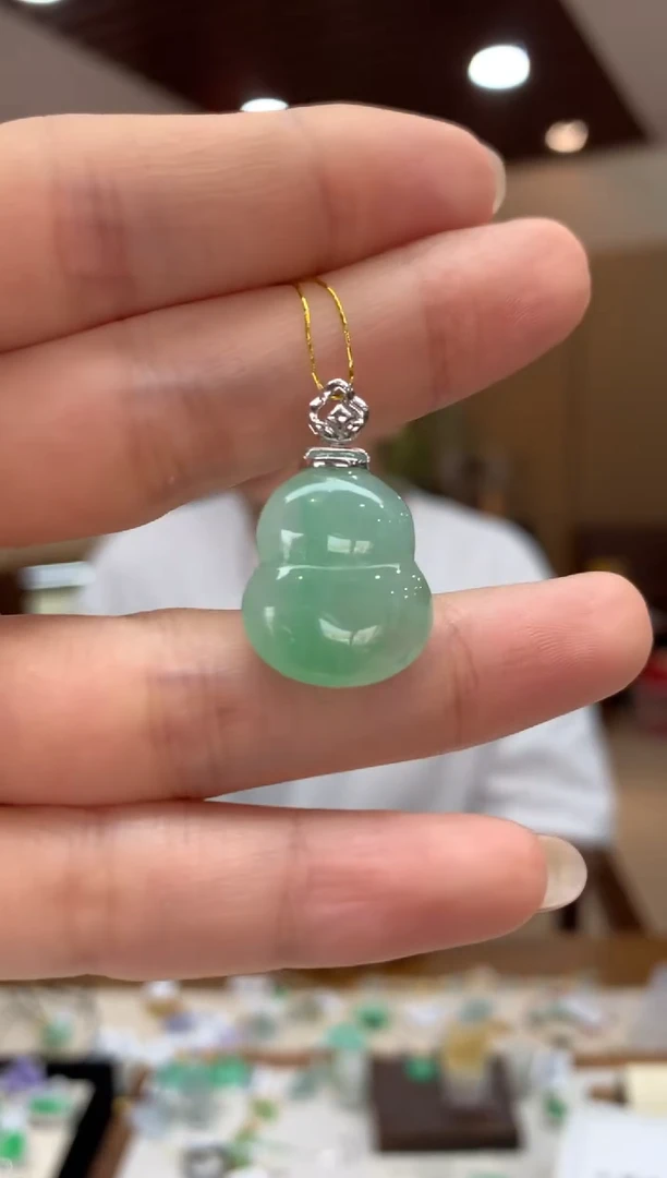 吊坠(不含链)18K金镶嵌翡翠葫芦