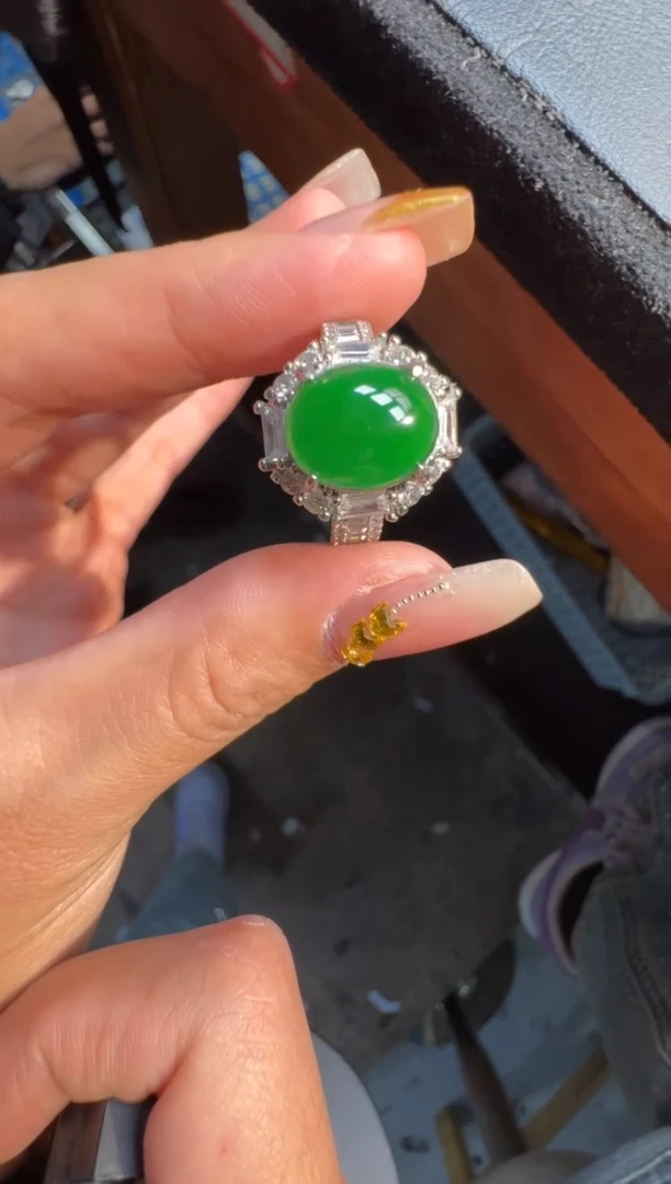 未镶嵌定制翡翠翡翠A货有轻微色差属于正常现象，戒指多样性发货1