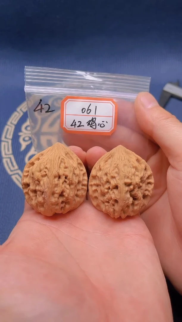 文玩核桃把件061 42全品鸡心