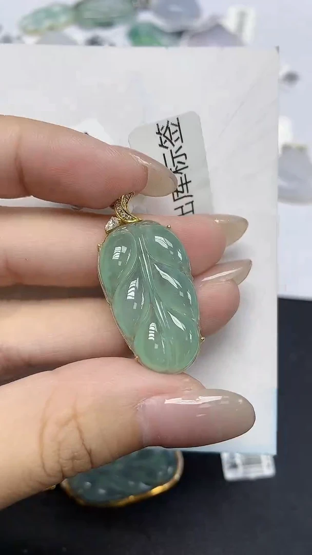 翡翠18K金镶嵌颈饰天然缅甸翡翠A货