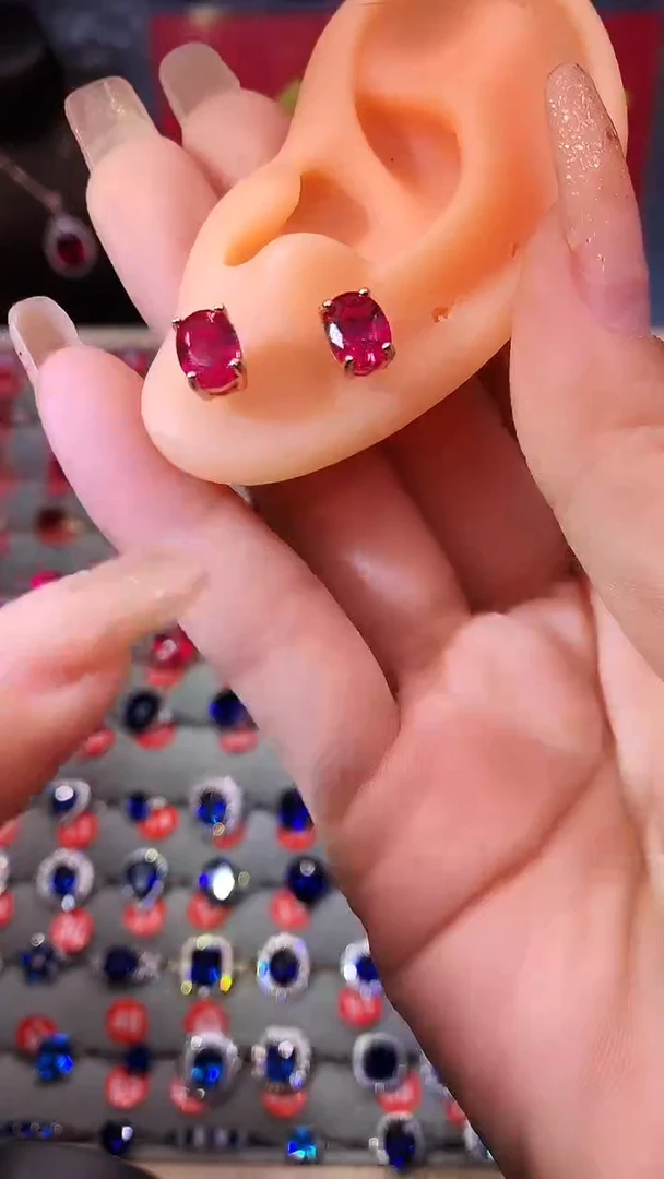 【闪购商品】红宝石耳饰银S925镶嵌11111