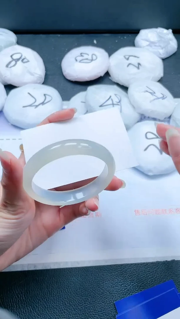 【闪购商品】石英质玉手镯未镶嵌22J197-56