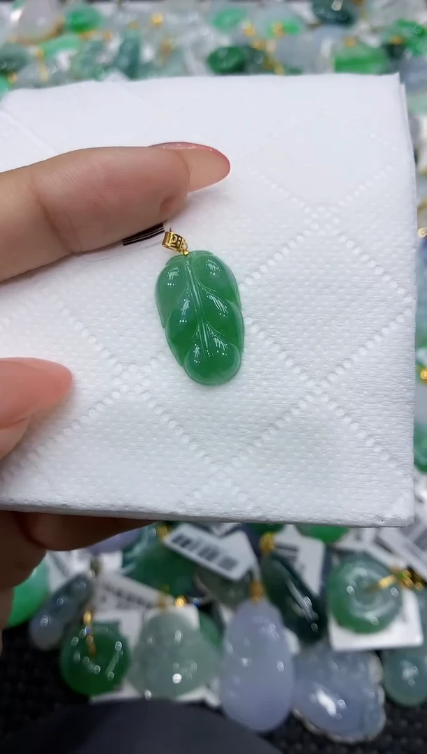 颈饰18K金镶嵌翡翠111111111111