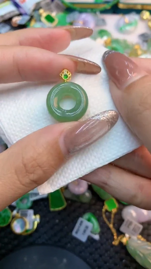 颈饰未镶嵌翡翠1
