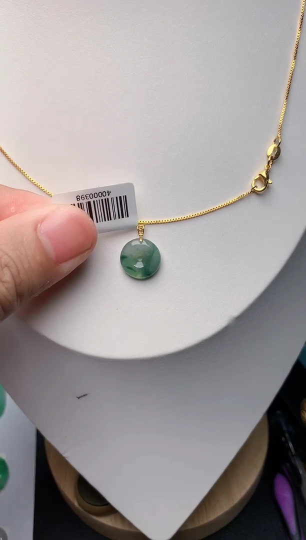 翡翠18K金镶嵌颈饰1