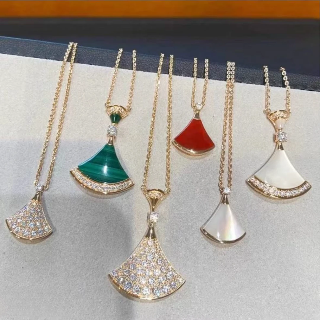 18K玫瑰金小裙子 灵蛇 灵动 项链白贝母红玉髓Au750扇形项链