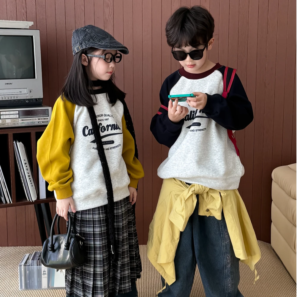 儿童卫衣2025秋装新款男女童韩版卡通字母上衣圆领长袖拼色卫衣潮