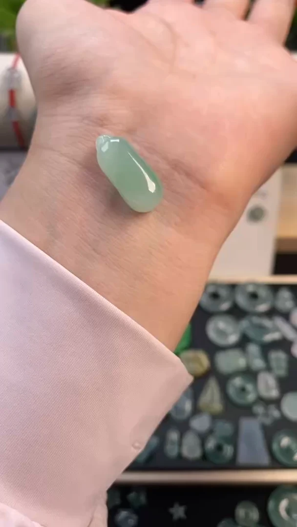 翡翠裸石翡翠福瓜