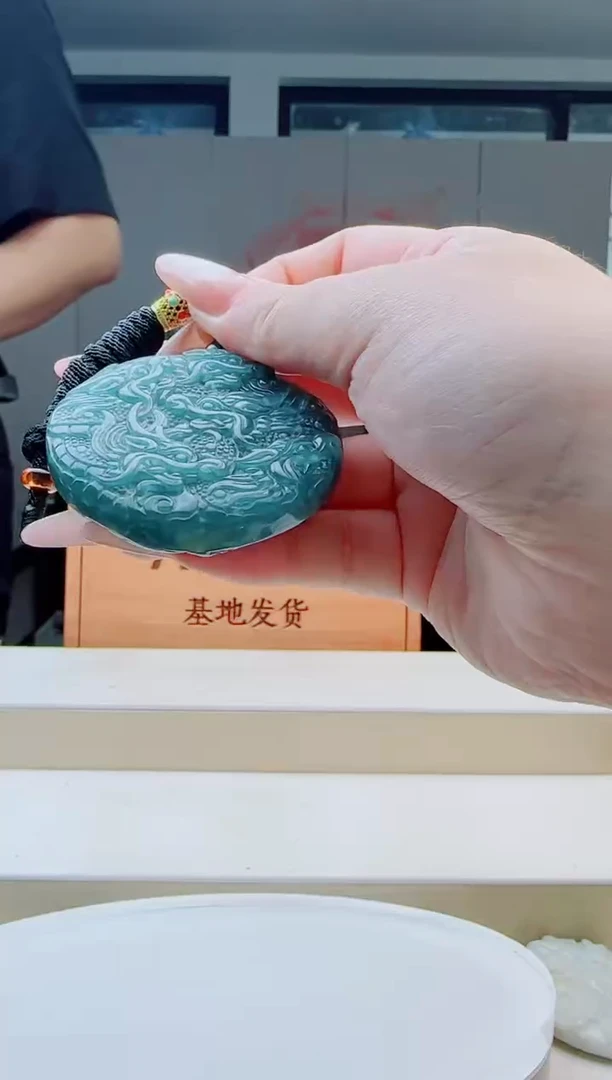 颈饰未镶嵌翡翠多样性发其中一