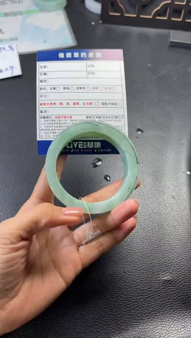 未镶嵌定制手镯不退不换定制翡翠胡**子定制手镯不退不换