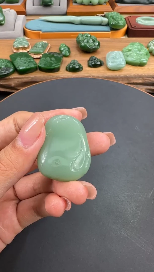 颈饰未镶嵌和田玉1