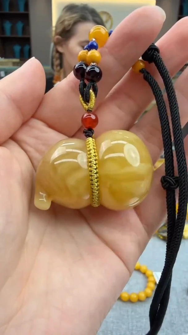 琥珀颈饰未镶嵌251秒拍号 假一罚三