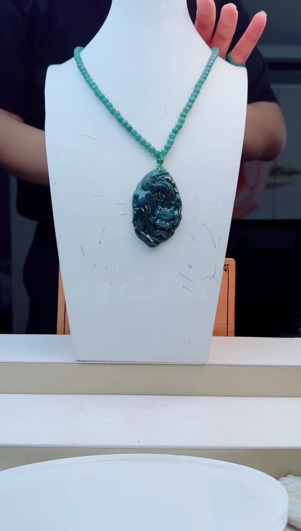 颈饰未镶嵌翡翠多样性发其中一