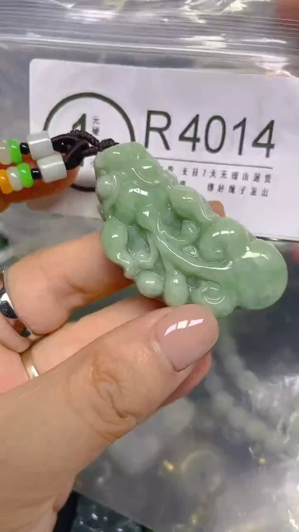 颈饰未镶嵌翡翠/ R /翡翠A货，一件也是批发价