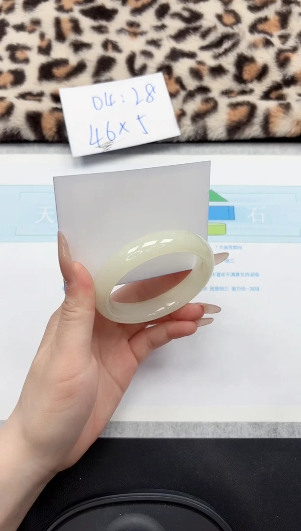 【闪购商品】石英质玉手镯未镶嵌16-56.5