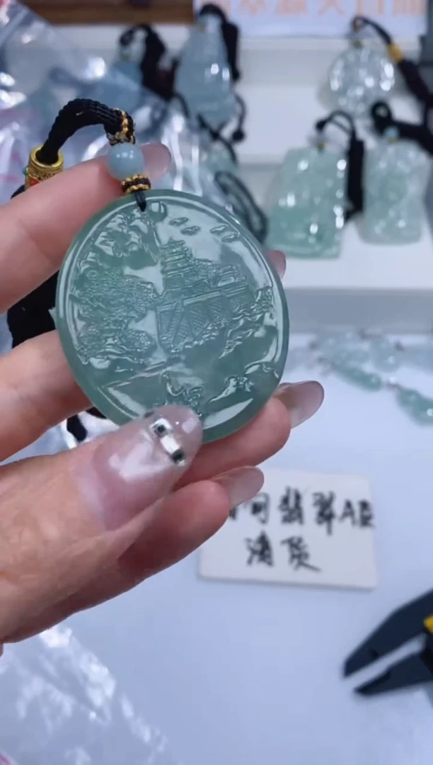 颈饰未镶嵌翡翠吊坠