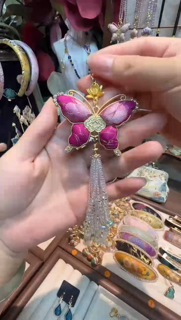 【孤品车8.10】上九楷芭比粉曲水双面蝴蝶压襟