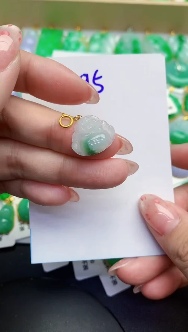 翡翠未镶嵌颈饰缅甸天然翡翠A货