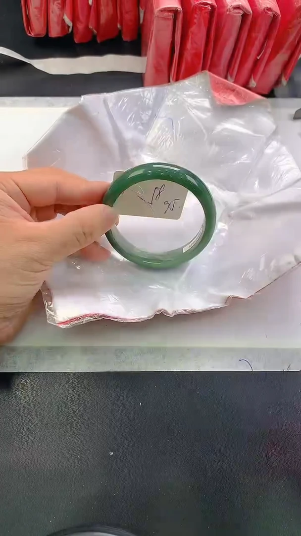 未镶嵌手镯翡翠95