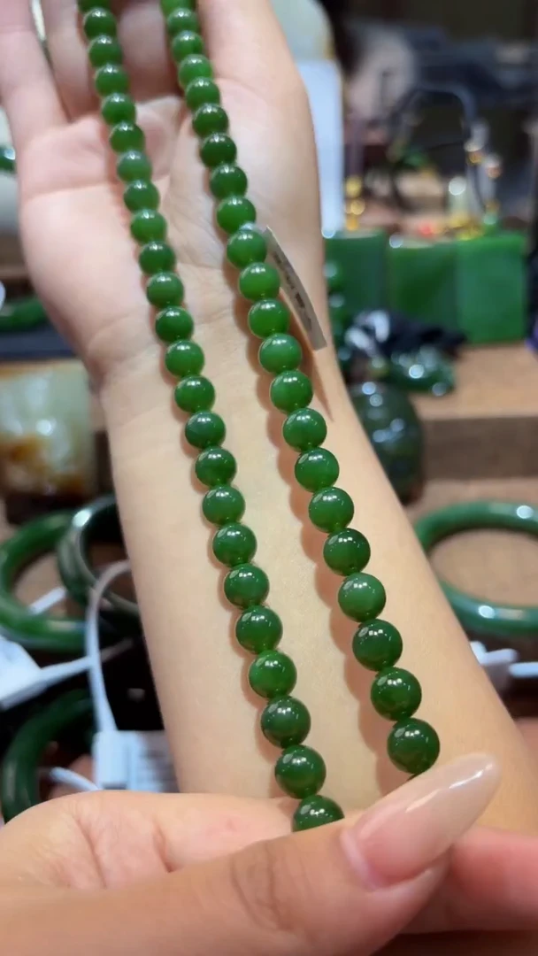 颈饰未镶嵌和田玉（碧玉）1