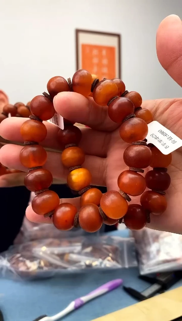 未镶嵌蜜蜡珠宝奇石假一罚十，微瑕多样性发一件