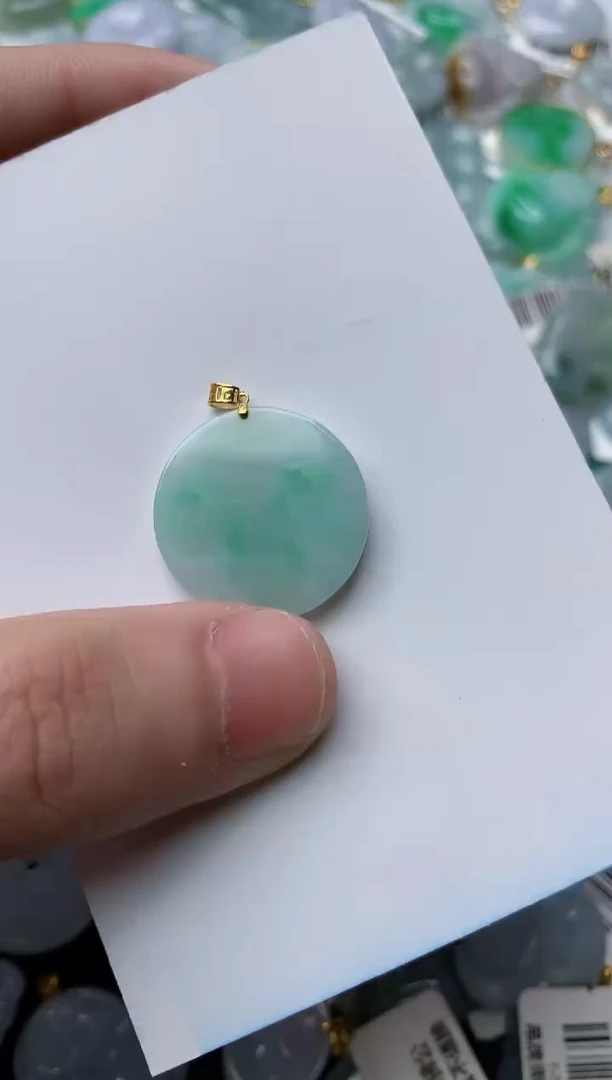 【闪购商品】翡翠颈饰18K金镶嵌42........