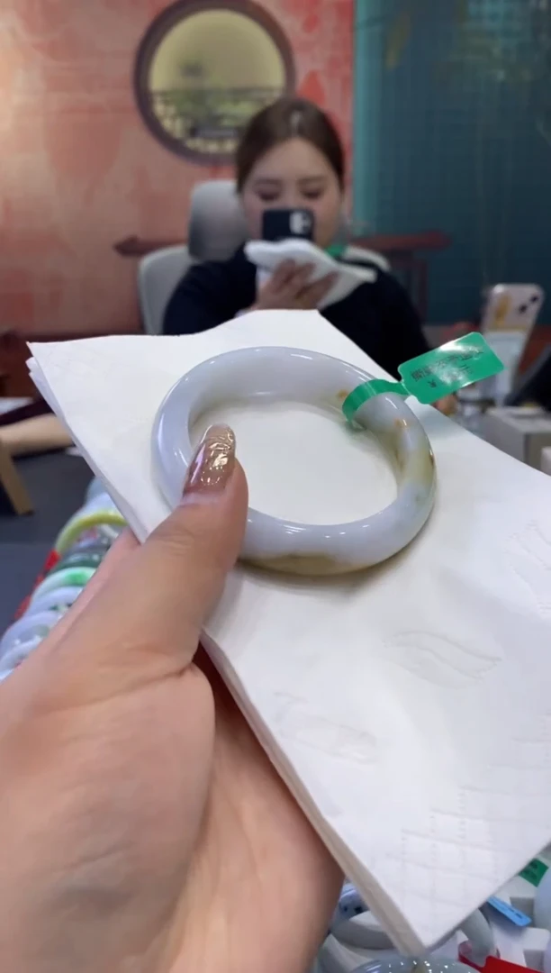 【闪购商品】翡翠手镯未镶嵌多人0011895