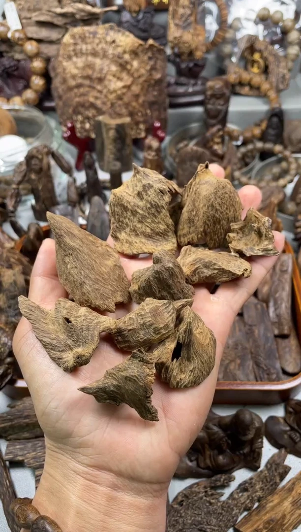 沉香沉香碎屑姜**姜达拉干  沉香