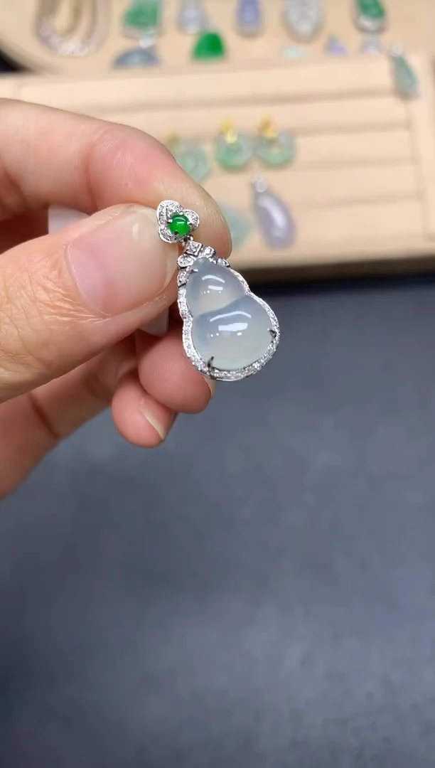 翡翠18K金镶嵌吊坠(不含链)葫芦【无服务费】