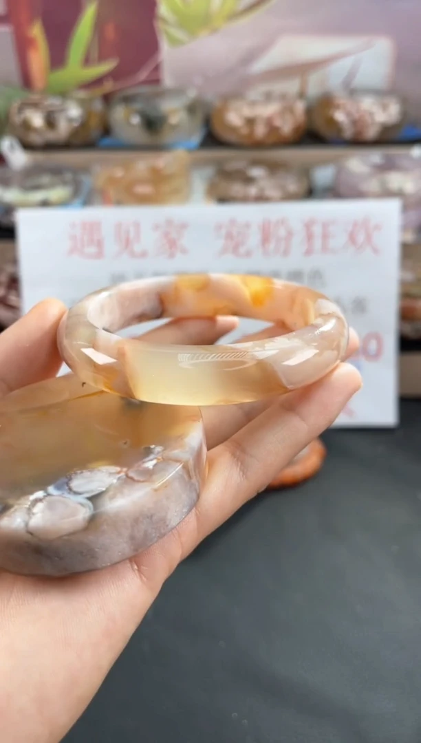 未镶嵌手镯石英质玉60