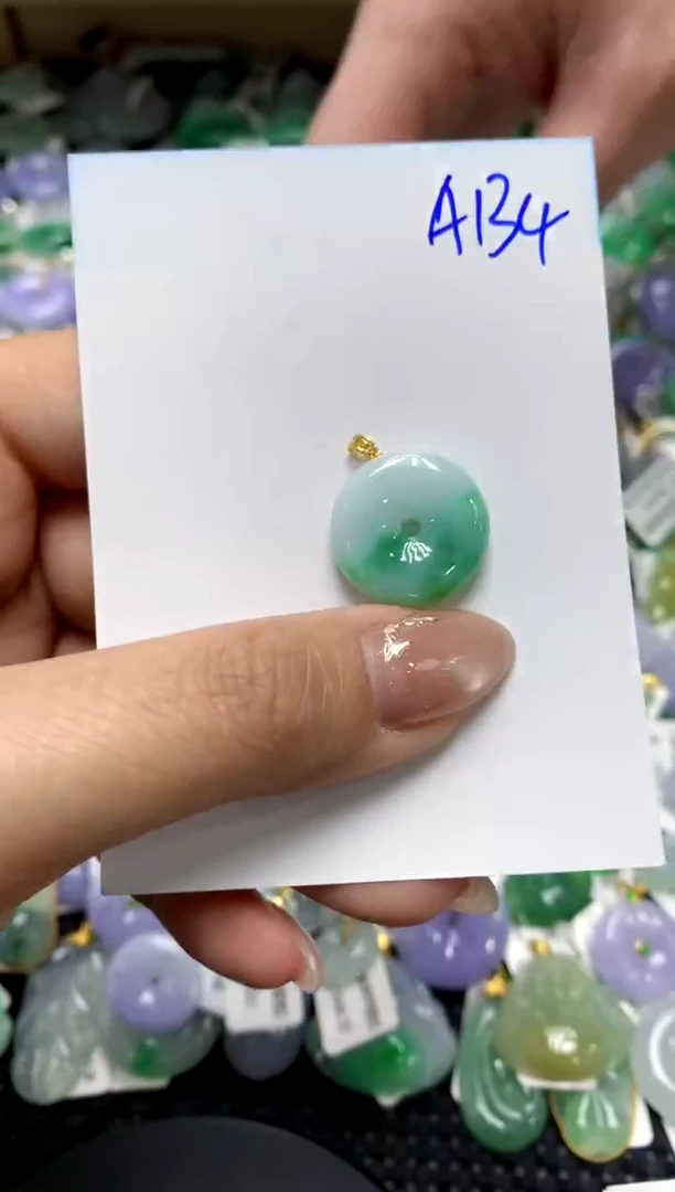 【闪购商品】翡翠颈饰18K金镶嵌11111111111