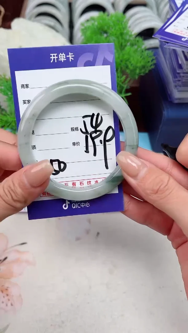 【闪购商品】石英质玉手镯未镶嵌50