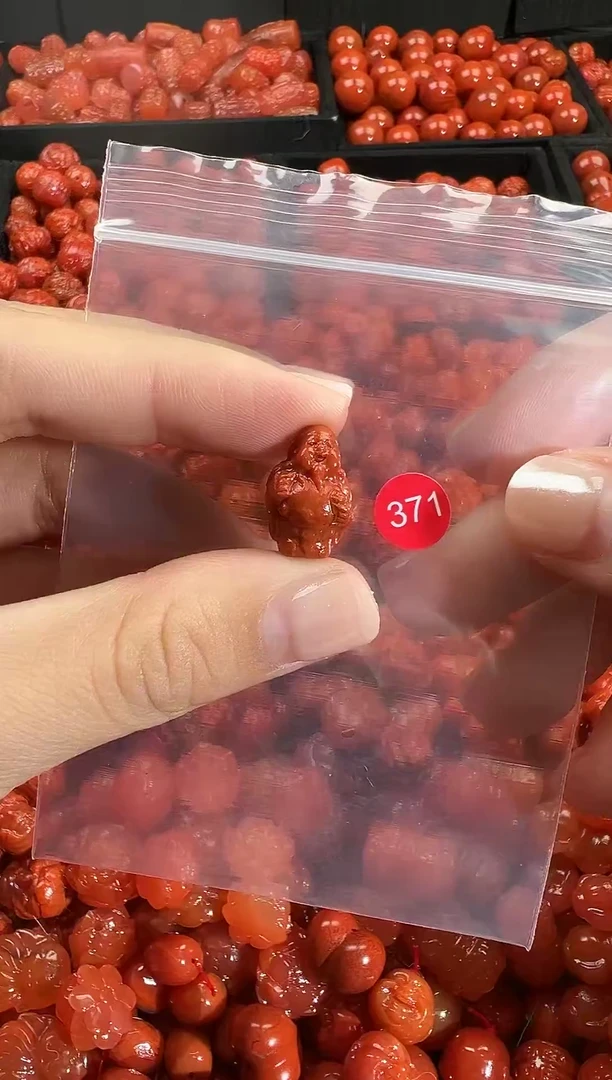 颈饰未镶嵌南红玛瑙1