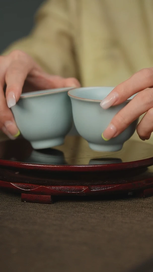 带底款 小炉式杯 微瑕一对