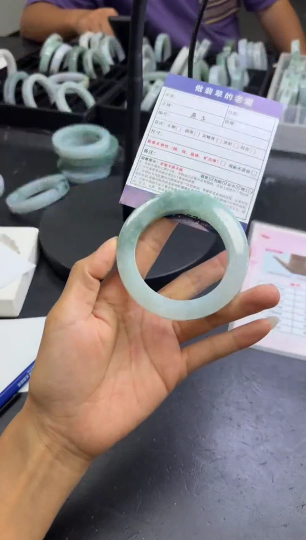 定制翡翠手镯未镶嵌大***了定制手镯不退不换