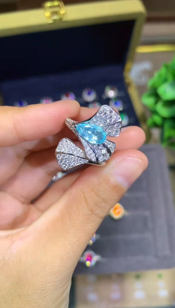 18K金镶嵌戒指帕拉依巴碧玺1.01CT