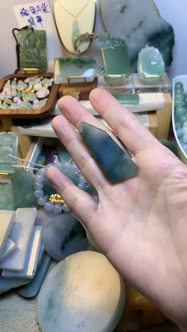 未镶嵌挂件翡翠果**赖 缅甸A货翡翠，没有运费险