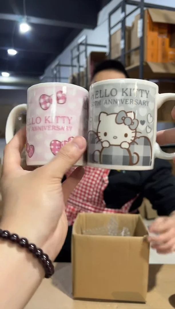 【闪购商品】杯灰色加粉色格子kt猫咖啡杯2件套