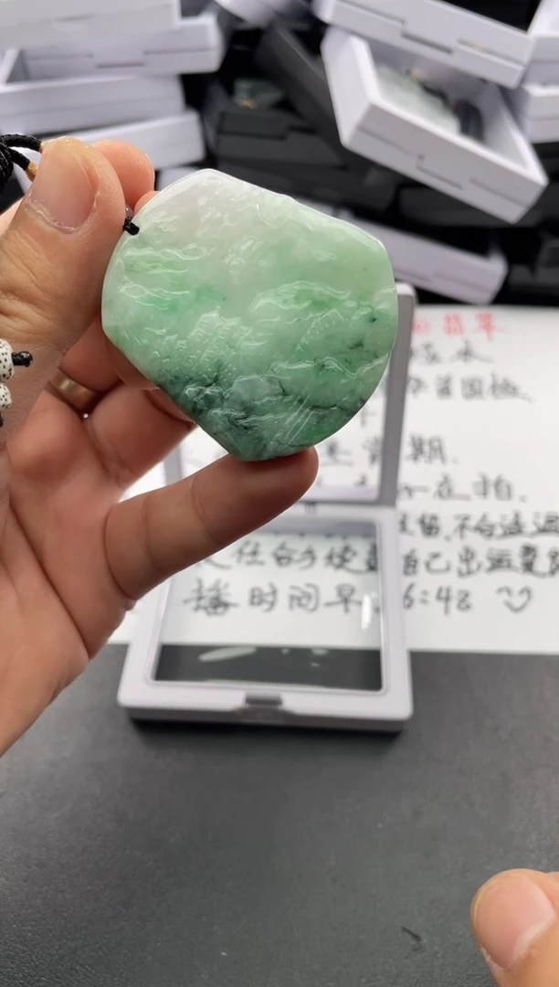 翡翠未镶嵌颈饰..../8/18/ 67