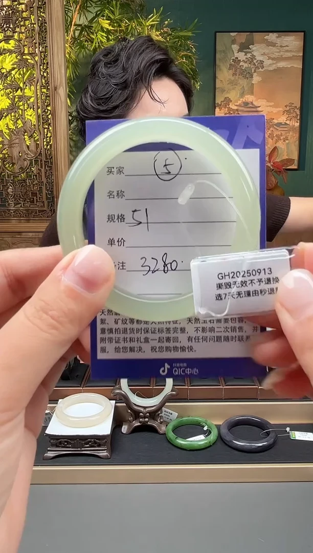 未镶嵌手镯和田玉5微色差