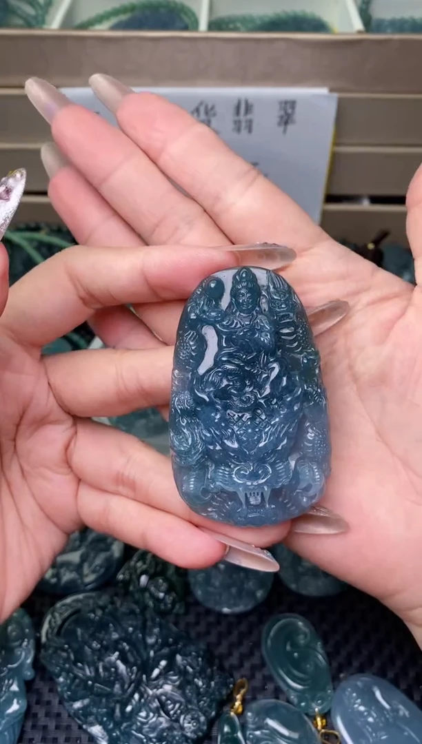 翡翠未镶嵌颈饰