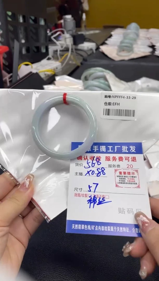 翡翠手镯未镶嵌翡翠手镯