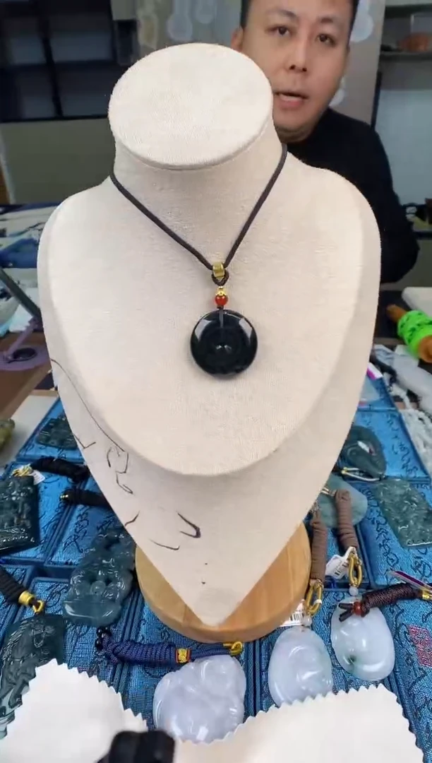 颈饰未镶嵌翡翠多样性发其一