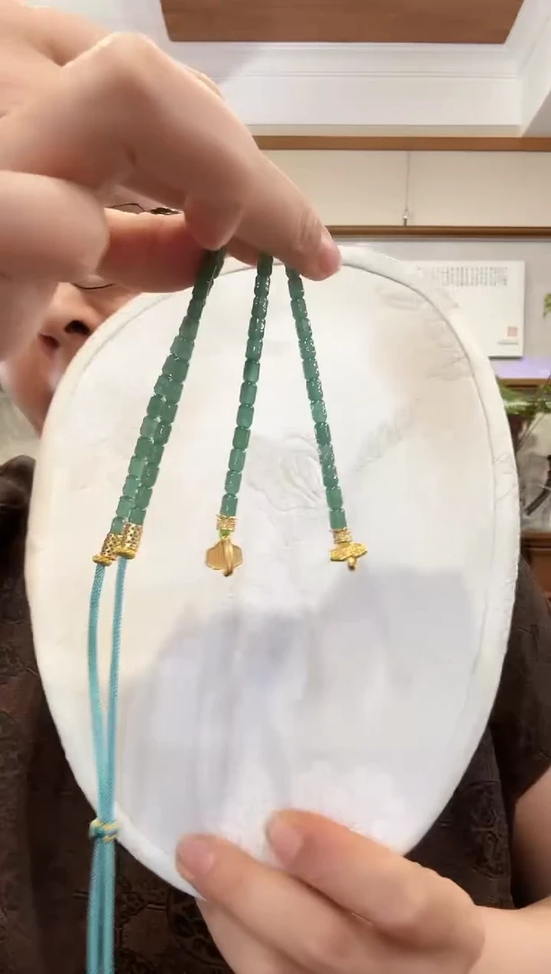 翡翠未镶嵌颈饰国风